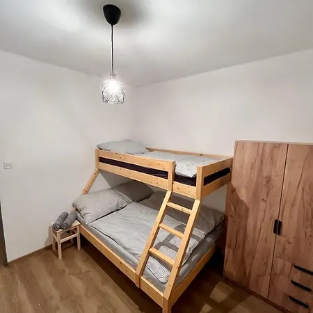 O Tom Nevim Apartman *